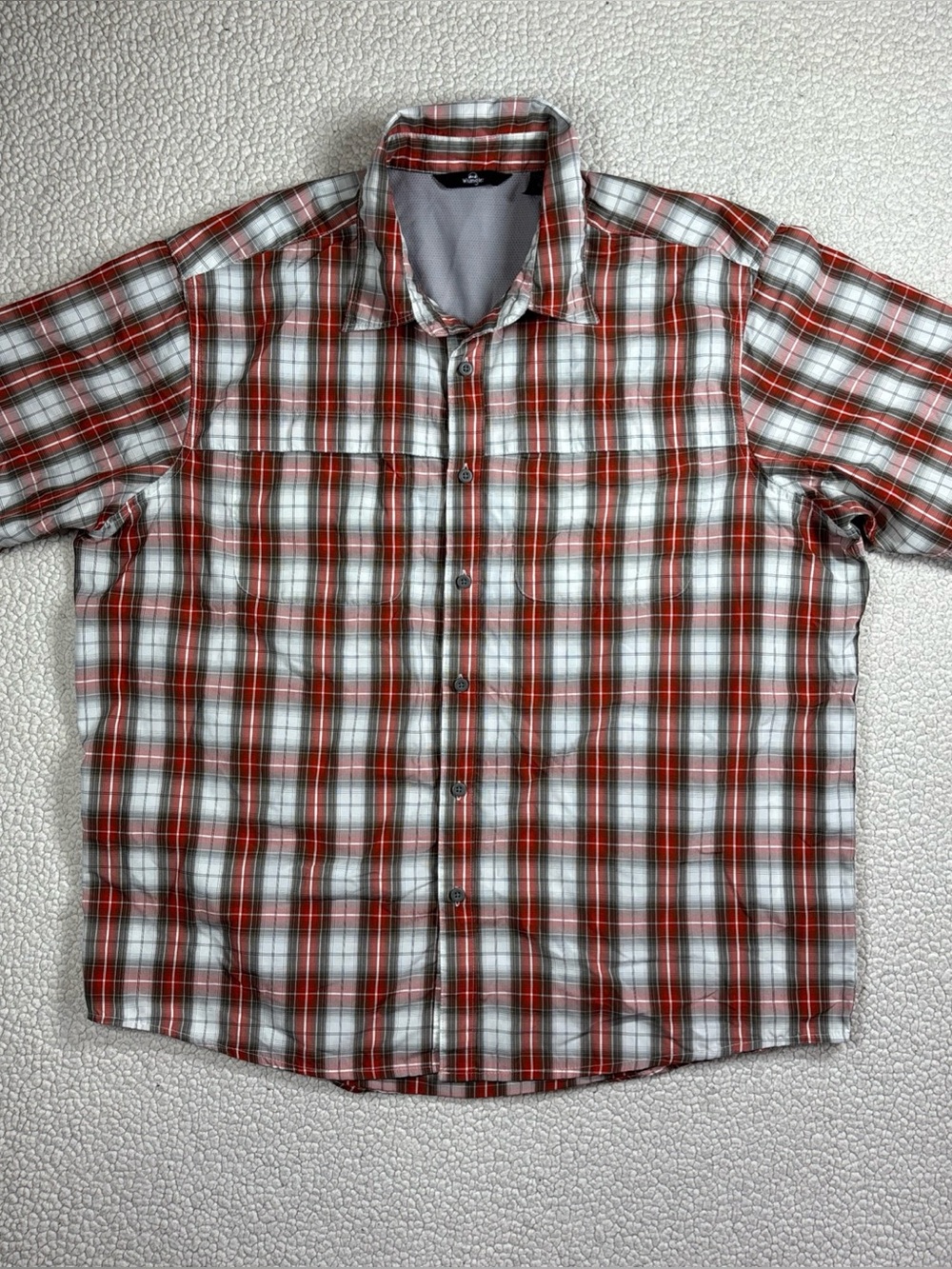 Wrangler Men’s XL Red/White Plaid Button Up Shirt Short Sleeve Hiking Western
